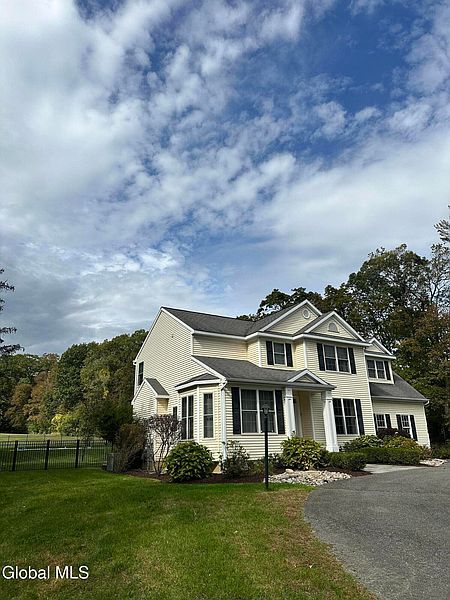 3rd image of 109 Woods Lane