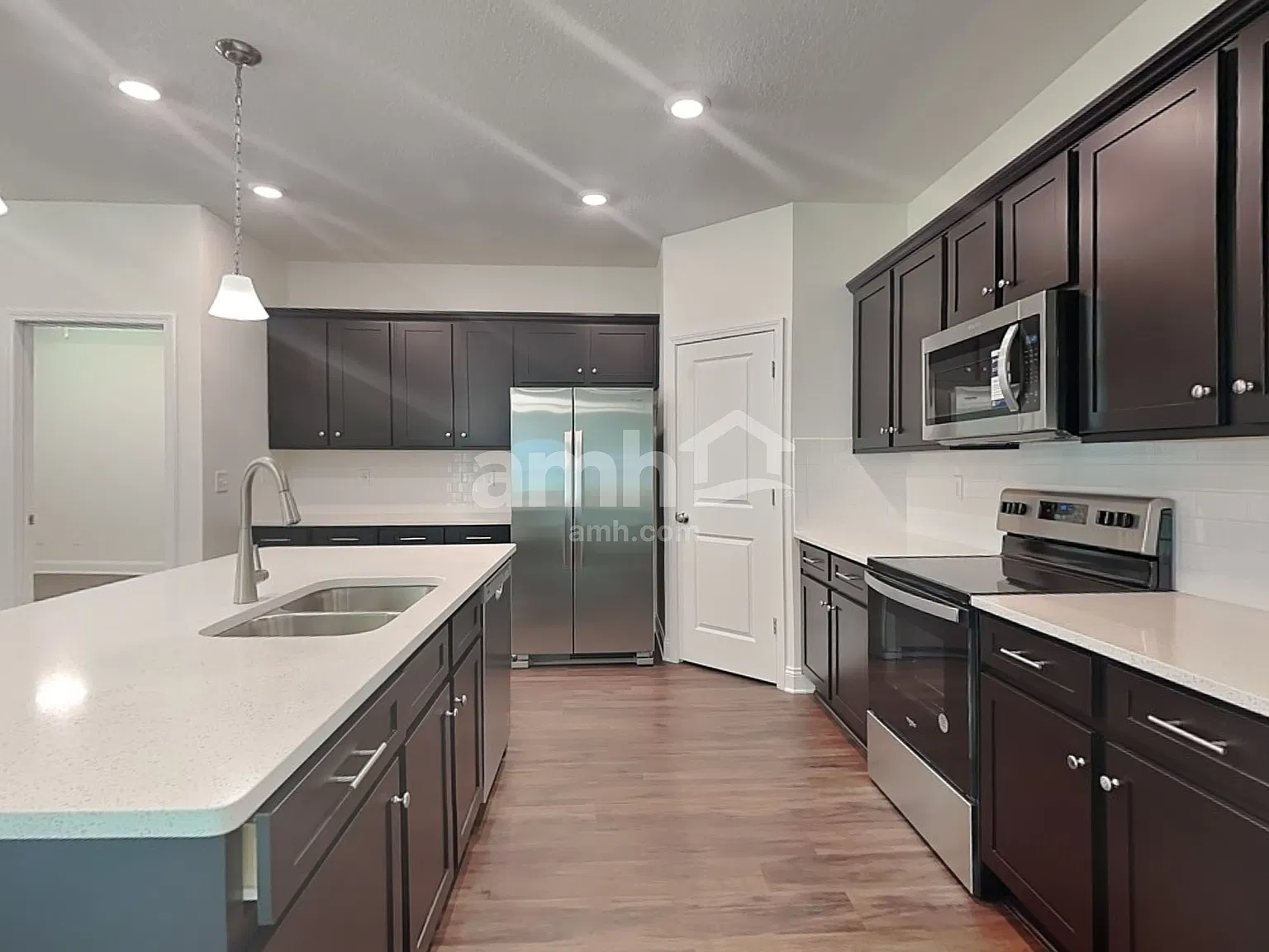 5 bed, 3.0 bath, 2215 sqft, $2,800 — Photo 3