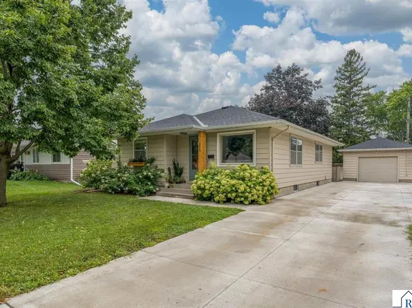312 N Belmont Dr, Mankato, MN 56001
