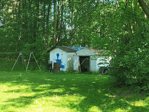 5th image of 2325 E Sanilac Rd