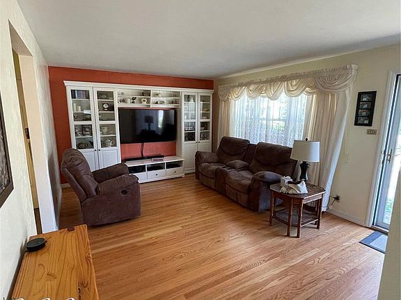 3rd image of 2270 Pheasant Dr