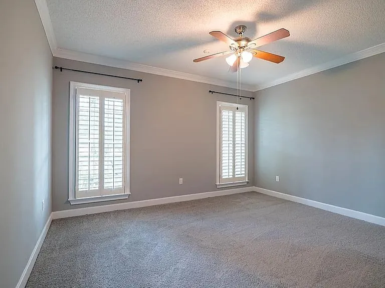 1009 Williamsburg Dr — Photo 19