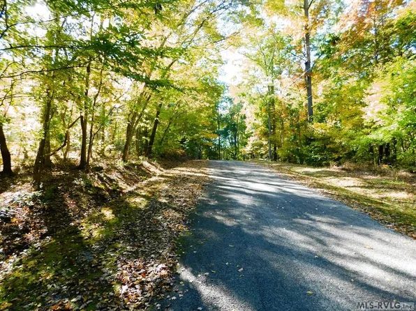 24 Briarwood Ter, Bracey, VA 23919