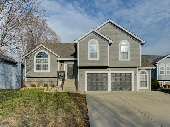 13207 Jims Ct, Smithville, MO 64089