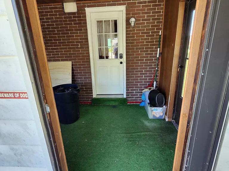1104 Holmes St — Photo 18
