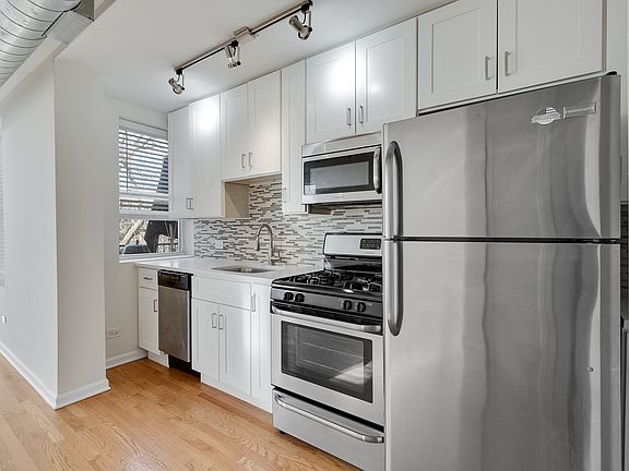 4th image of 2520 W Leland Ave #Grd