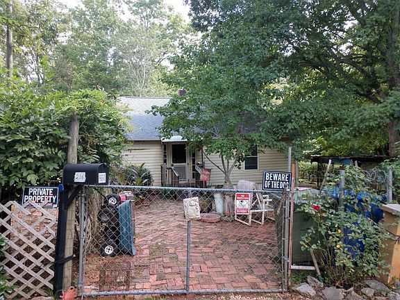 2nd image of 216 Eastwood St