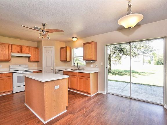 5th image of 2910 Beeville Ave