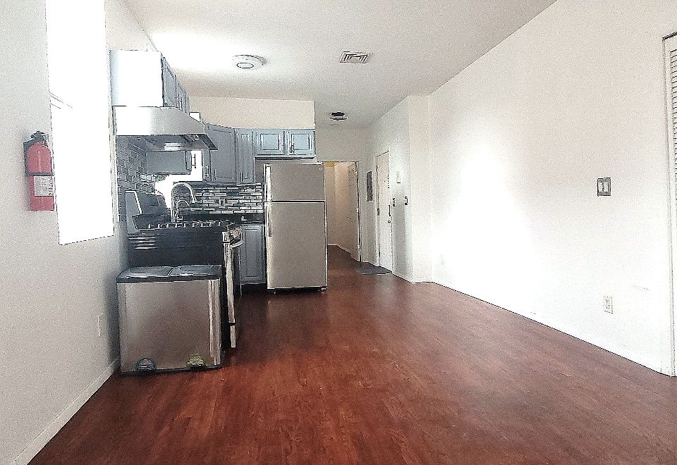 2nd image of 100 Maple St #2L