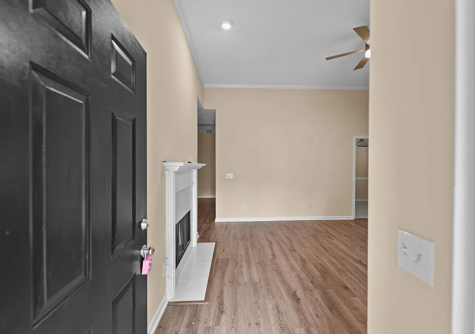 Southside Savannah Charm 2BR Townhome with Screened-In Porch — Photo 3