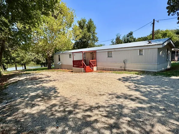 207 Wilson Ct, Valley View, TX 76272