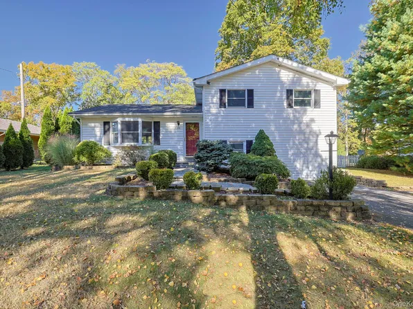 25 Mac Farlane Road, Wappingers Falls, NY 12590