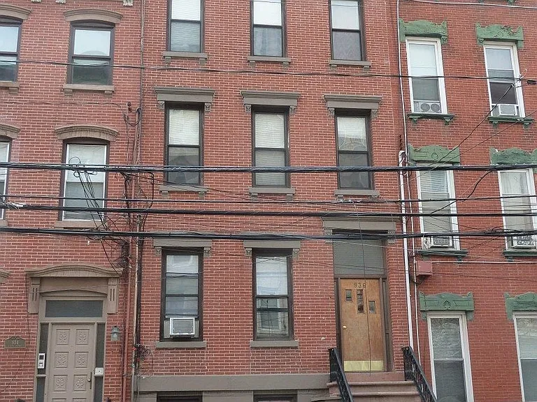 936 Willow Ave #B — Photo 1