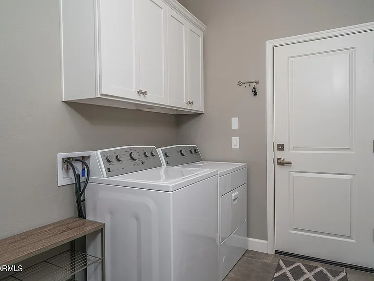 12329 S 179th Ave — Photo 33