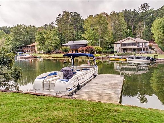 Image 5: Dock offers Space for 2 Boats