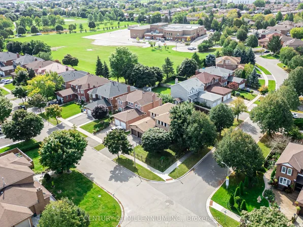 10 Phelps Dr, Brampton, ON L6X 3V5