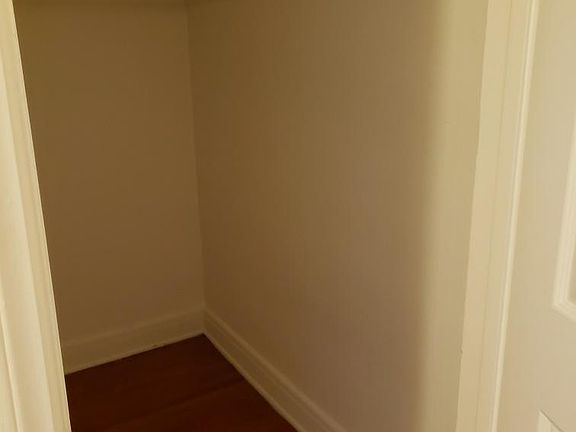 3rd image of 222 S Kenmore Ave APT 3