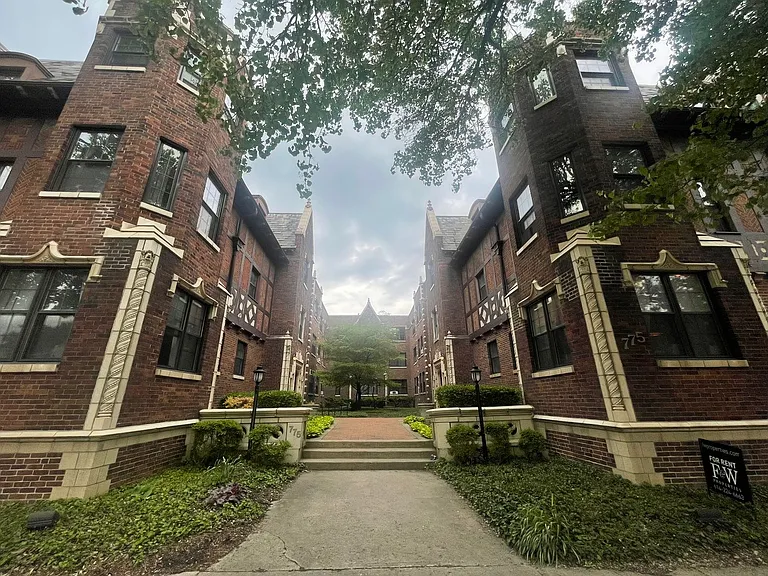 775 E. Broad St — Photo 93