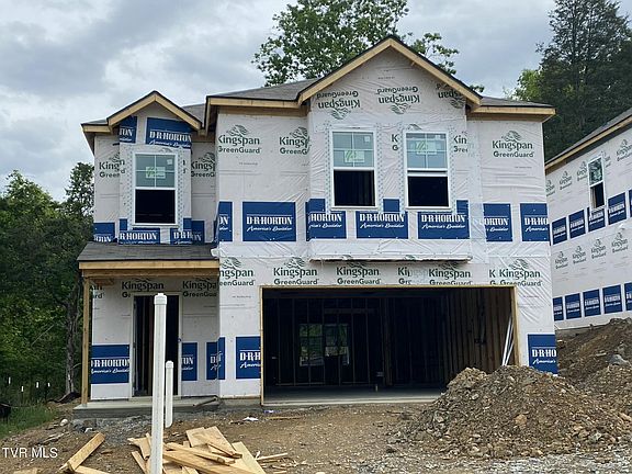 2nd image of 448 Arrowhead Dr