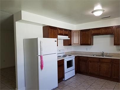 2nd image of 114 Eaton St