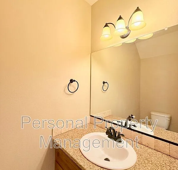 219 N 33rd Ct — Photo 9