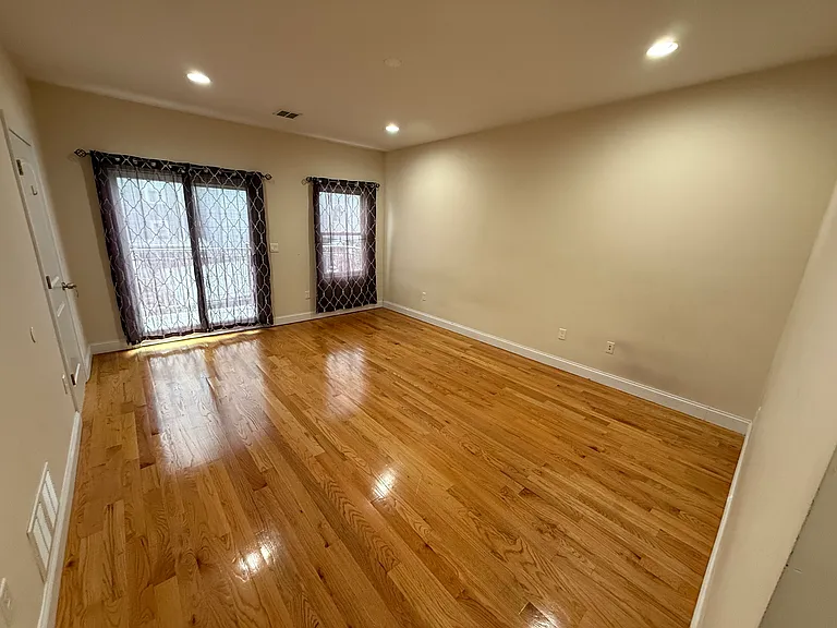 272 Seaview Ave #2 — Photo 9