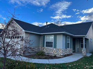 9905 W Sleepy Hollow Ln, Garden City, ID 83714