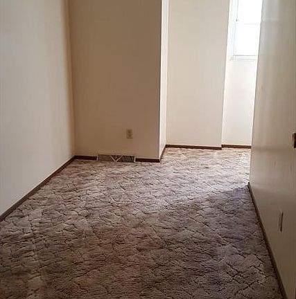 4th image of 218 Trumbull Ave