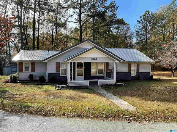 304 Sanders Hill Dr, Weaver, AL 36277