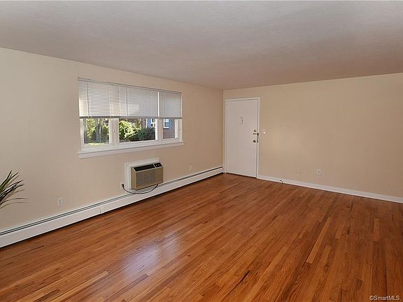 3rd image of 5 Colonial Dr APT A