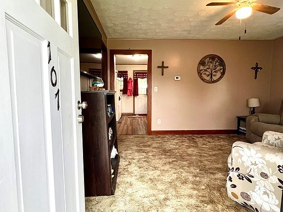 3rd image of 107 Lancaster Dr
