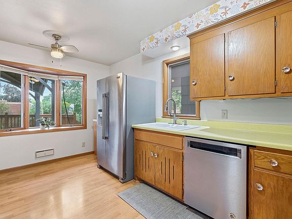 5th image of 10019 Fremont Ave S