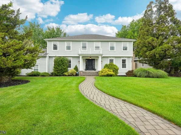 1 York Pl, North Caldwell Boro, NJ 07006