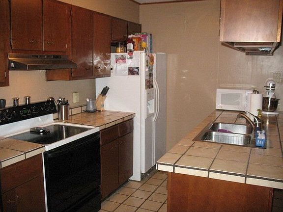 3rd image of 600 S 11th St