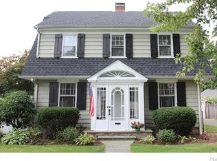 309 Meadowbrook Rd, Fairfield, CT 06824