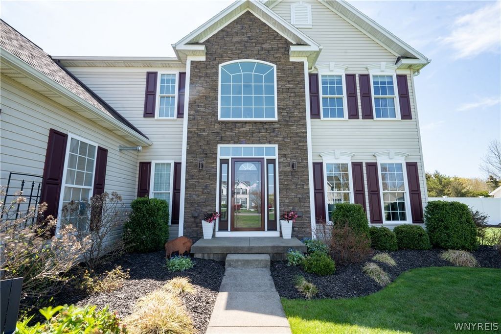 6900 Amanda Ln, Lockport, NY - View 5