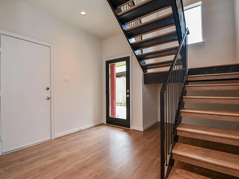92 Dennis St #B — Photo 4