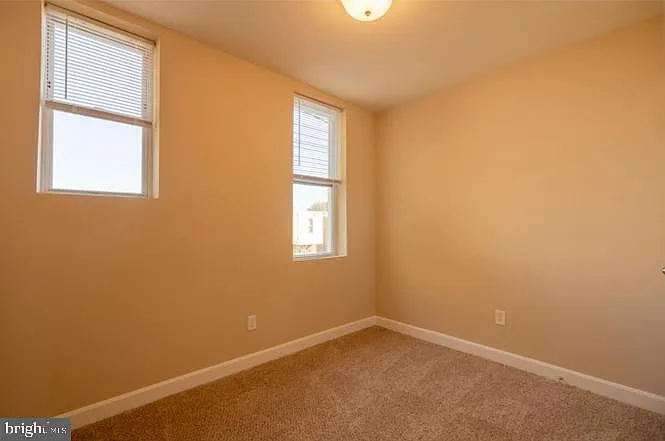 6241 N Woodstock St — Photo 8
