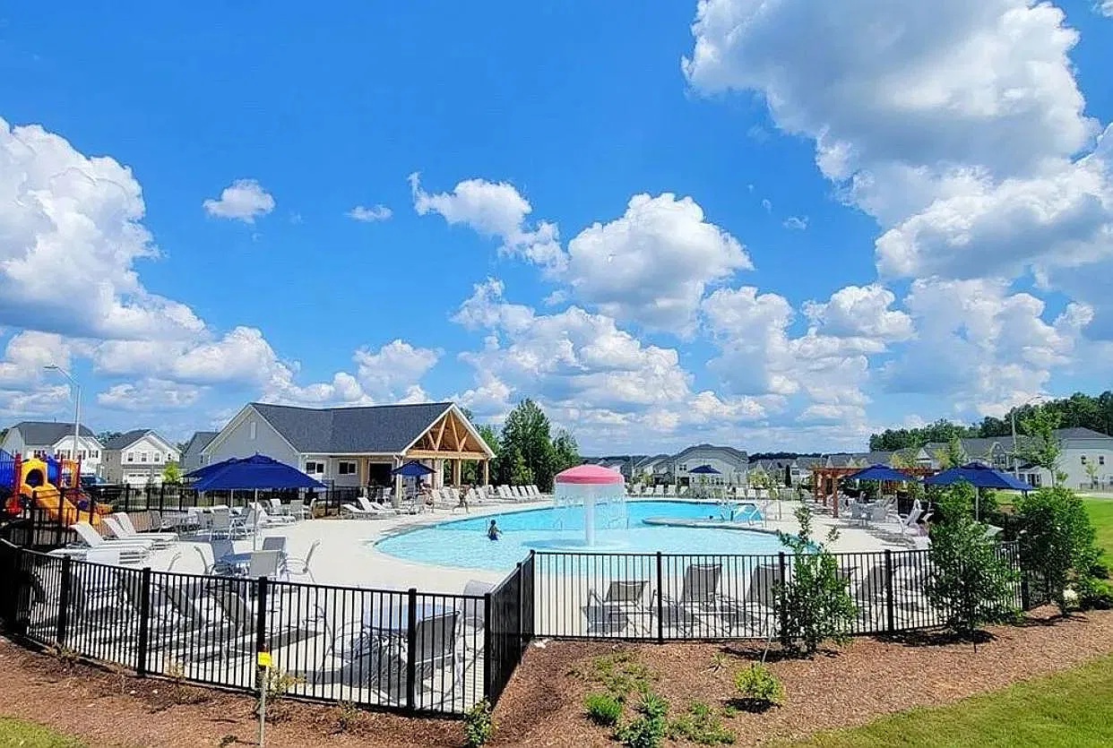 4 bed, 2750 sqft, $2,490 — Photo 3