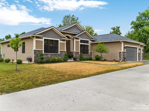 3510 Textile Rd, Saline, MI 48176