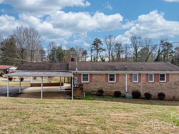 4th image of 902 Greenwood Pl