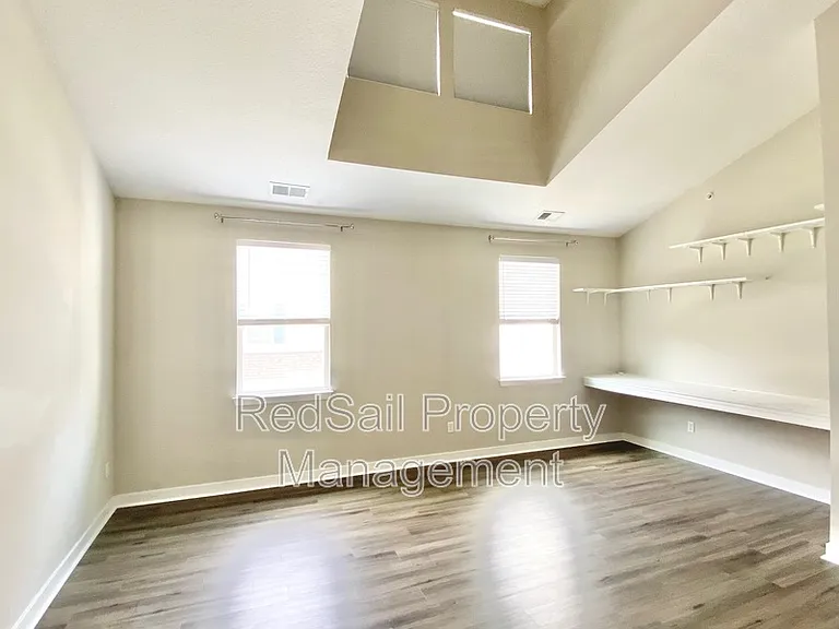 208 Fishers Ct — Photo 19