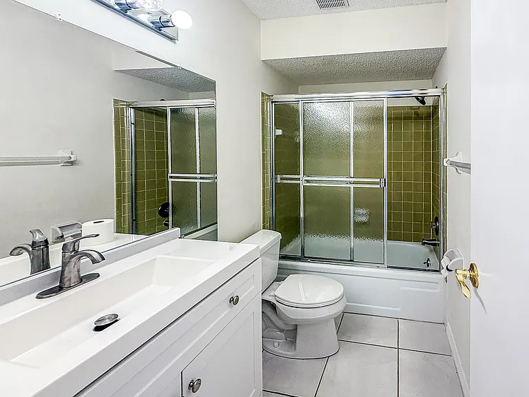 2604 Woodgate Ln #J-6 — Photo 7