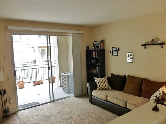 3rd image of 2050 Camino De La Reina Unit 106