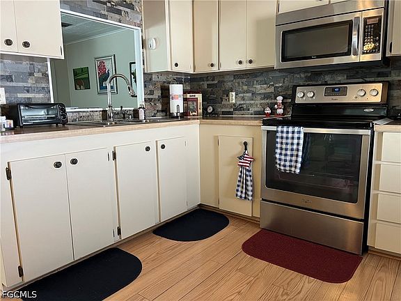 4th image of 16021 Citron Way