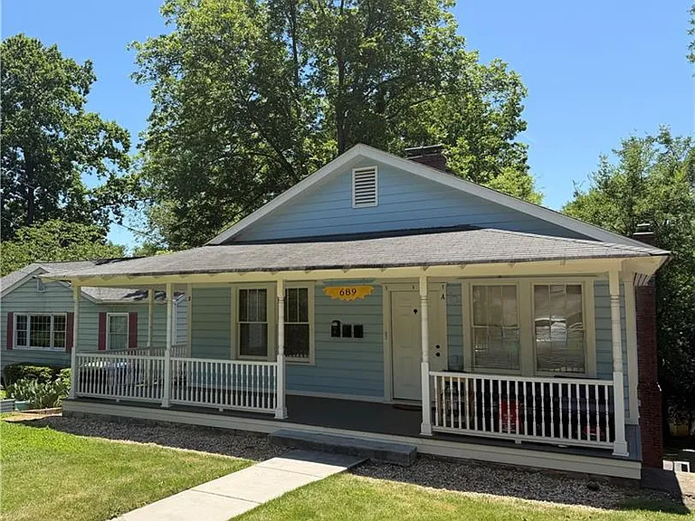 689 Berne St SE #B — Photo 3