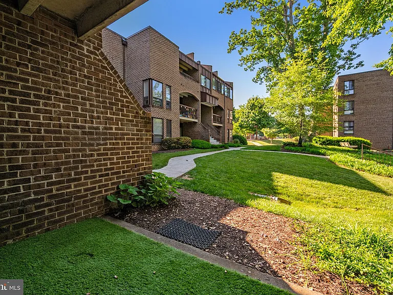 11240 Chestnut Grove Sq #157 — Photo 7