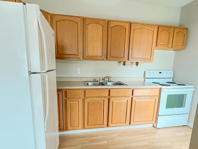 17 Tompkins St — Photo 2