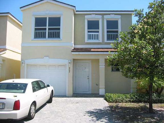 2nd image of 907 SW 15th St #907
