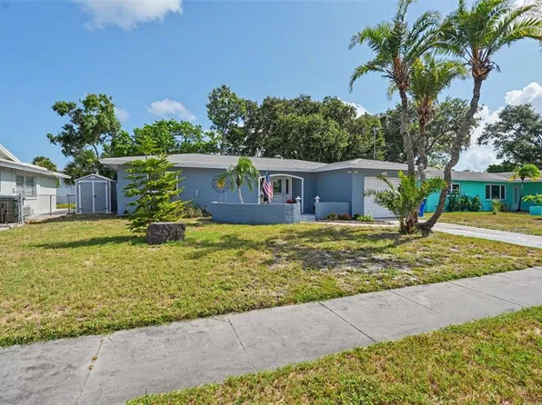 13651 Imperial Grove Dr N, Largo, FL 33774